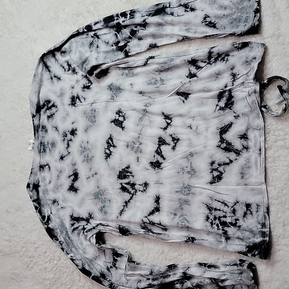 Erge M Monochrome Black Gray White Tie-Dye Long Sleeve Knot Top - Picture 6 of 11